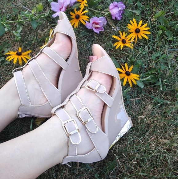 Platforms - Picture 3 of 5